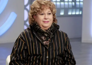 الراحلة سمية الألفى صاحبة بصمة الصوت الأيقونية بمواصفات إنسانية ، وذهبت بجوار روح حبيبها الذي عشقها فاروق الفيشاوي بذات المرض السرطان ، وقصة شهر يوليو ميلاد الحبيبة ووفاة الحبيب