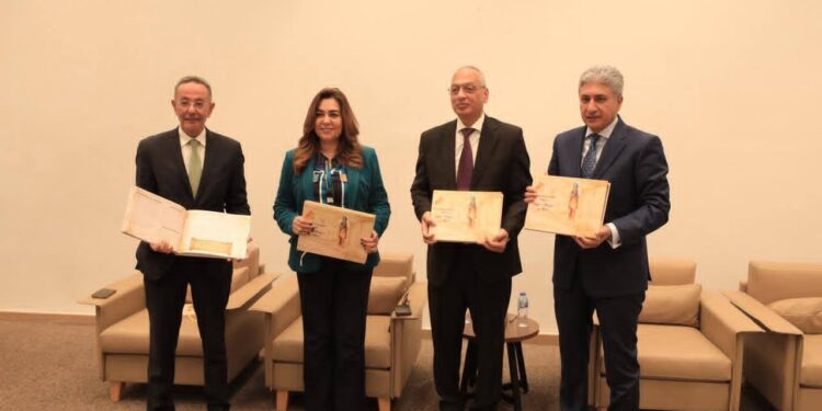 وزيرا السياحة والبيئة يتسلمان تقرير البصمة الكربونية لحفل افتتاح المتحف الكبير