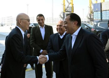 رئيس الوزراء يشهد بدء التشغيل التجاري لمحطة البحر الأحمر لتداول الحاويات رقم  1 (RSCT) بميناء السخنة