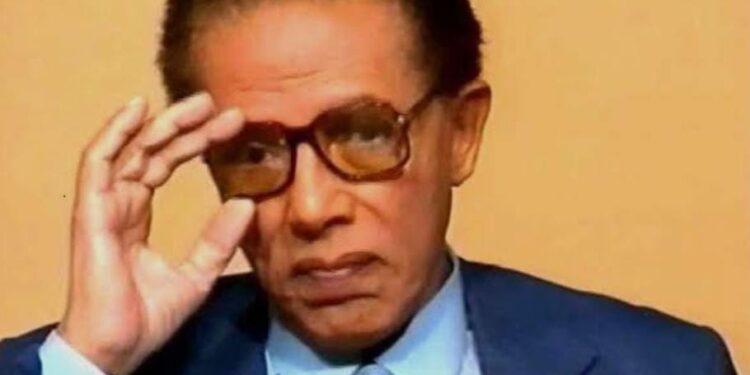 لو دخل كل منا قلب الآخر لأشفق عليه كما قال مصطفى محمود