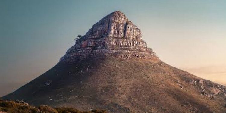 فلكية جدة…السبت: أول قمر عملاق في 2026