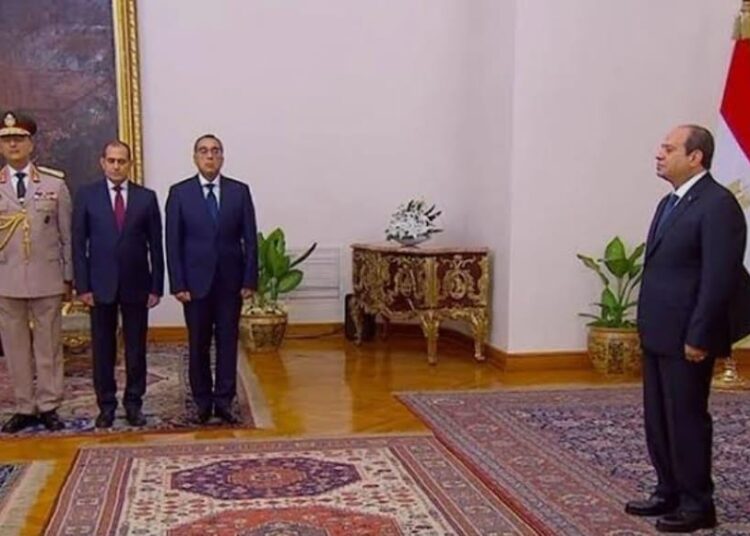 نائب رئيس الوزراء والوزراء ونواب الوزراء الجدد يؤدون اليمين الدستورية أمام الرئيس السيسى