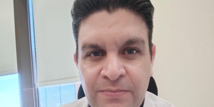 د.علي هاشم أخصائي الأمراض الجلدية : فرص الإكزيما الدهنية تزداد في الجو البارد والجاف..وعلاجه وفق خطوات محددة