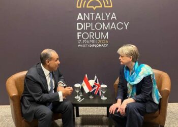 وزير الخارجية ونظيرته البريطانية يبحثان سبل دعم العلاقات الثنائية ومستجدات الوضع الإقليمي