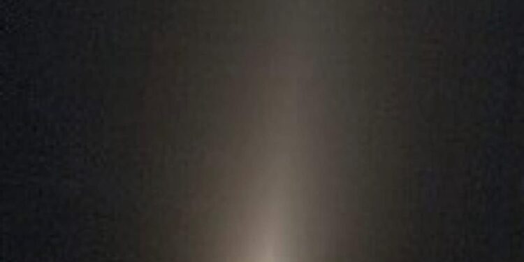 فلكية جدة… مذنب نادر يقترب بشكل خطير من الشمس