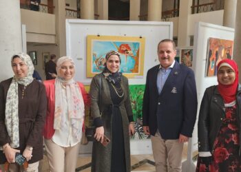 العزازي يفتتح معرضًا للفنون التشكيلية ضمن فعاليات ملتقى التراث الثقافي السابع «حدائق النساء» بالمجلس الأعلى للثقافة