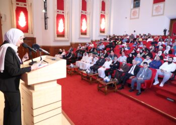 قصائد تنبع من المجتمع وتعالج قضاياه