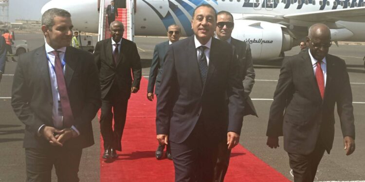 نيابة عن الرئيس السيسى.. رئيس الوزراء يصل إلى جيبوتى للمشاركة فى مراسم تنصيب الرئيس “إسماعيل عمر جيله”