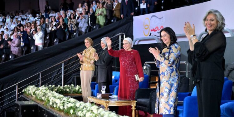 السيدة انتصار السيسى تشهد احتفالية فرحة مصر لدعم الشباب والفتيات المقبلين على الزواج