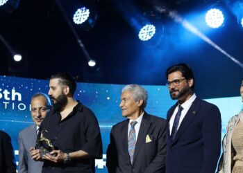 فيلم عائشة لا تستطيع الطيران يفوز بالجائزة الكبرى من مهرجان عنابة السينمائي بالجزائر