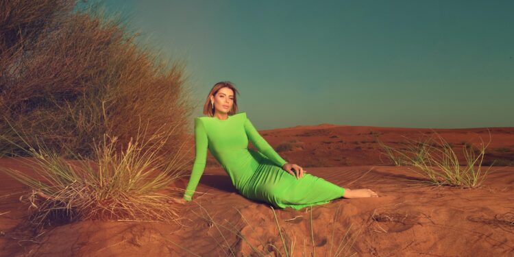 الفنانة أمل الغربي تطلق أغنية لا أهلا ولا سهلا
