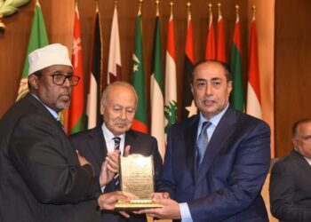سفير الصومال لدى مصر يشارك في حفل توديع الأمين العام لجامعة الدول العربية والأمين العام المساعد