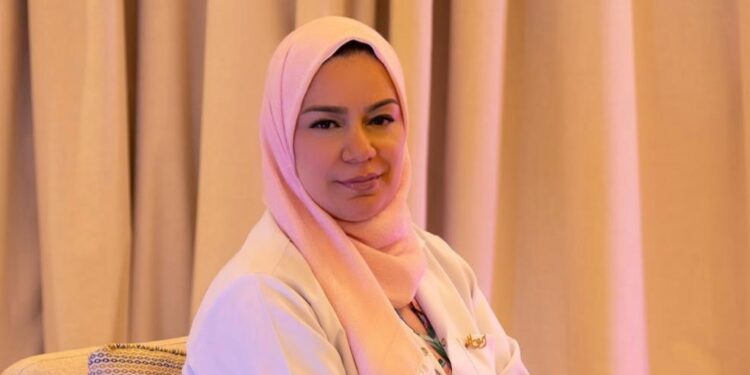 أشارت للاختبارات التي تشملها الفحوصات.. د.دعاء مسعود أخصائية النساء والولادة بمستشفيات الحمادي: فحوصات ماقبل الزواج تقييم للحالة الصحية لكل الأطراف..والكشف عن الأمراض المعدية