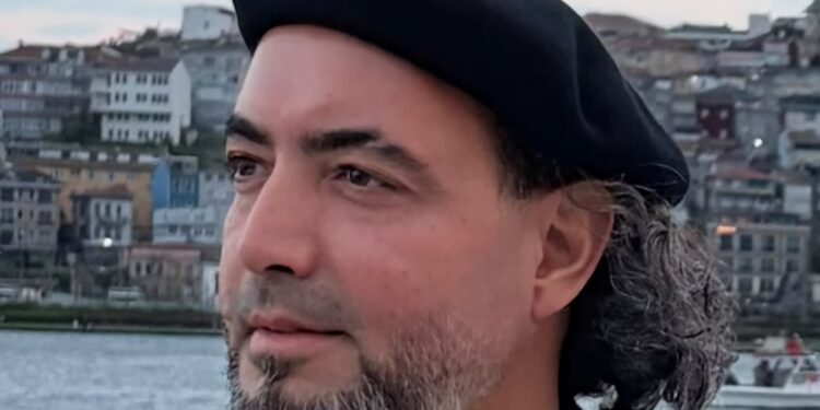 الفنان أزل إدريس: المسرح صنع هويتي والسينما وسّعت آفاقي الإبداعية