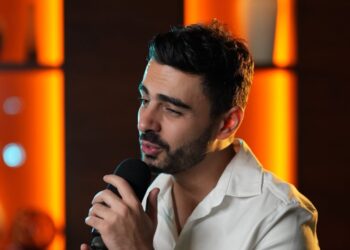 بعد 20 سنة من “إكس فاكتور”.. أحمد علاء يعود بألبوم “مش طبيعي”