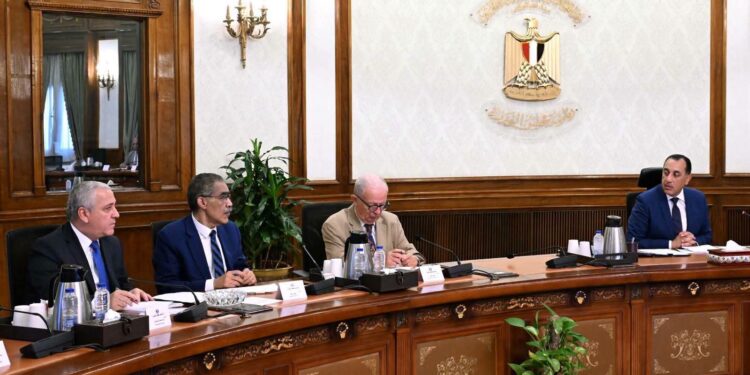 رئيس الوزراء يتابع ملف تسوية مديونية المؤسسات الصحفية القومية