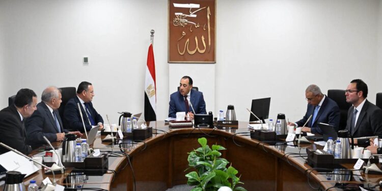 رئيس الوزراء يُتابع جهود تطوير منظومة التعليم على أساس الجدارة والتميز