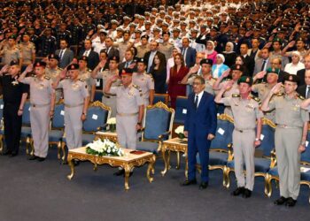 المتحدث العسكرى: الفريق / أشرف سالم زاهر القائد العام للقوات المسلحة وزير الدفاع والإنتاج الحربى