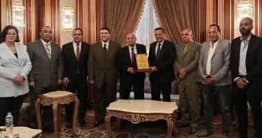 وفد نقابة الصحفيين برئاسة النقيب يقدم التهنئة لمجلس إدارة نادي قضاة مصر