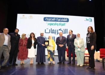 وزير الأوقاف يكرم الدكتورة آمال إسماعيل خلال فعاليات صالون “الشخصية المصرية”