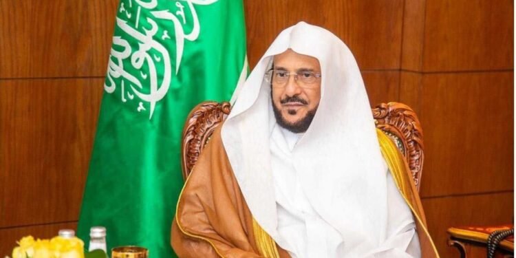وزير الشؤون الإسلامية يوجّه بتخصيص خطبة الجمعة القادمة للحديث عن أهمية التذكير بفضل العلم وأهله وبيان مسؤولية الطلاب والمعلمين والأسرة في الاستعداد للعام الدراسي الجديد