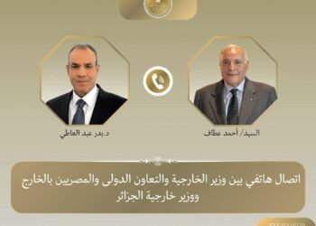 وزير الخارجية ونظيره الجزائري يبحثان هاتفيا العلاقات الثنائية والتطورات الإقليمية