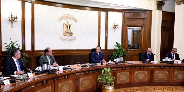 من بينها المؤتمر الذي دعا إليه الرئيس السيسى وبرنامج التحول الاقتصادي.. رئيس الوزراء يناقش عددًا من محاور العمل الاقتصادية للفترة المقبلة