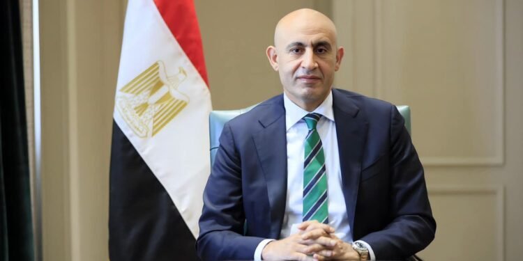 وزير التربية والتعليم يصدر توجيهات مشددة بتطبيق عقوبة الفصل لمدة عام دراسي كامل للطالب الذي يستخدم أداة تصوير للمعلم داخل المدرسة