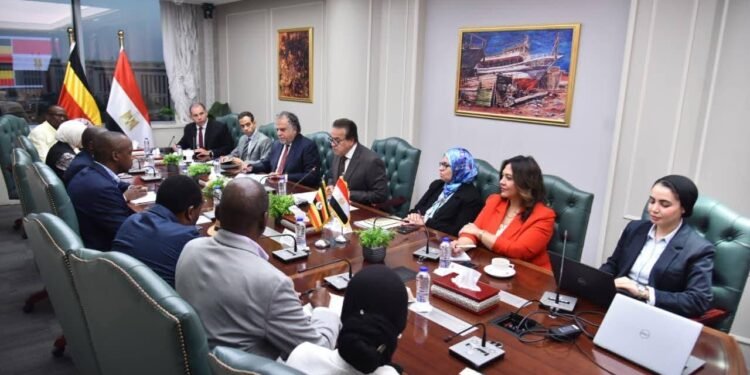 وزير الصحة يستقبل نظيره الأوغندي لبحث تعزيز التعاون الصحي بين البلدين