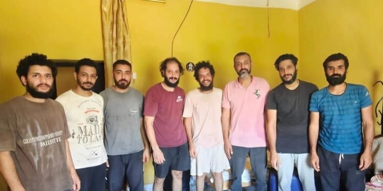 الإفراج عن البحارة المصريين المختطفين على متن سفينة في الصومال