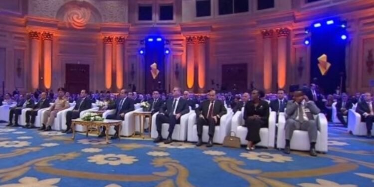 الرئيس السيسى يشهد افتتاح منتدى مصر للتعدين ويتفقد أجنحة المشاركين