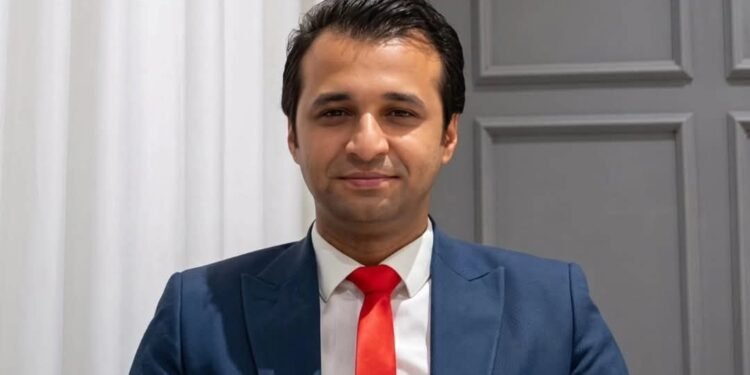 «Tapi» يتخطى 350 ألف عملية تحميل.. ومؤسسه يكشف عن قرب إطلاق «Atlas» مساعد الذكاء الاصطناعي لمتابعة فرق العمل