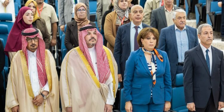 معرض الجزائر الدولي للكتاب يطلق برنامجه الثقافي ويستقبل زواره
