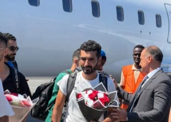 وصول البحارة المصريين إلى مقديشيو تمهيدًا لسفرهم إلى القاهرة برفقه السفير المصرى